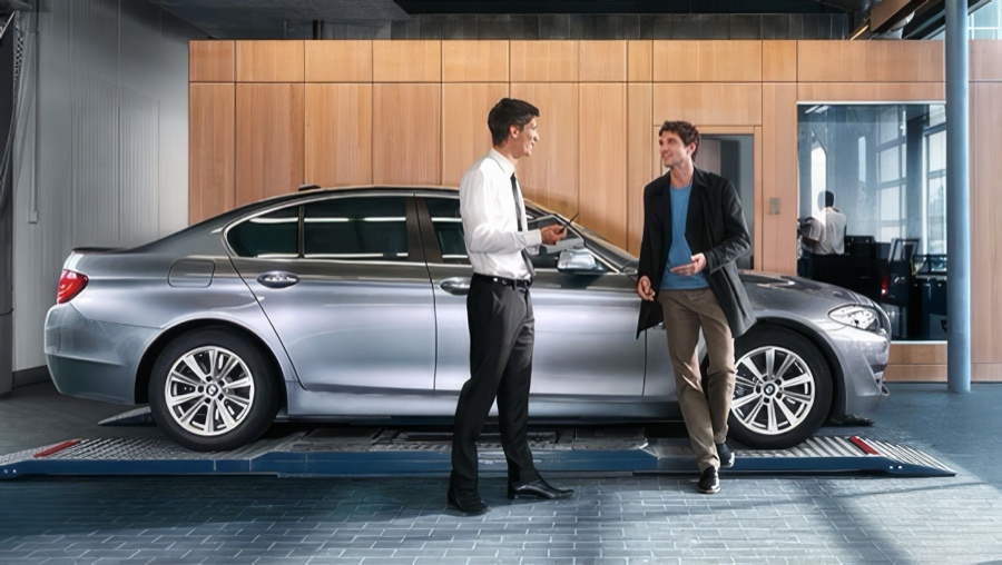 BMW Service Beratung am Fahrzeug